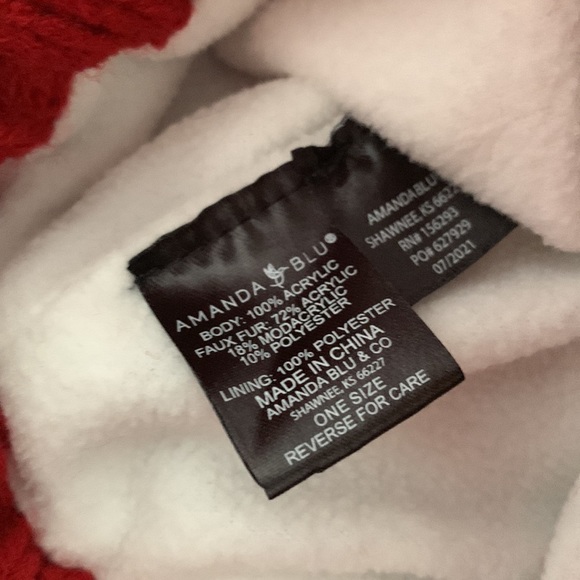 Toddler winter poncho/cape and hat with Pom Pom - Picture 2 of 3